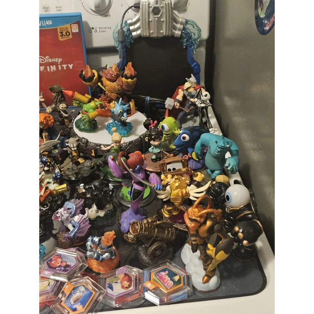 Disney Infinity Wii U Mixed Lot 4 Portal Base Game Discs 88 Figures Power Discs